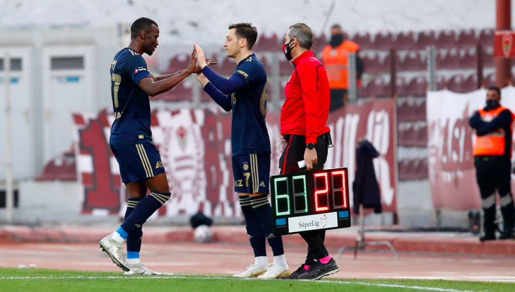 Fenerbahce rescinds Ozil’s contract - midfielder joins rivals Basaksehir